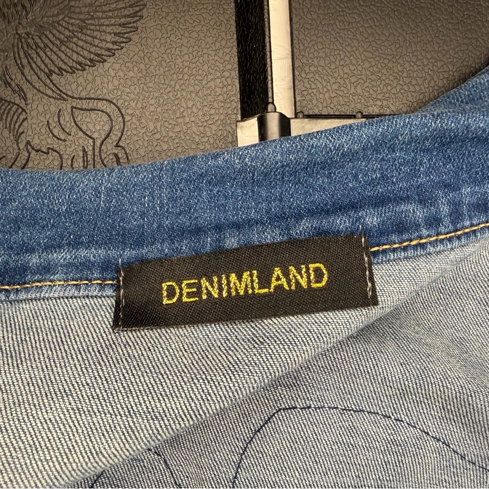 Stylish Blue Denim Jacket - Picture 5 of 10